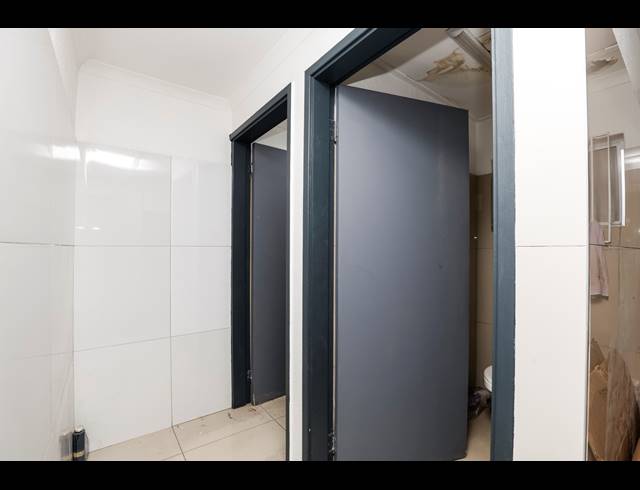 500M² BUILDING FOR SALE IN WINDERMERE